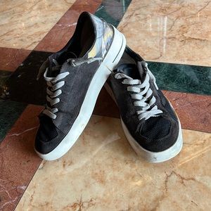 GOLDEN GOOSE Italy Leather Luxury
Sport Casual Lace Up Sneakers, pre-owned